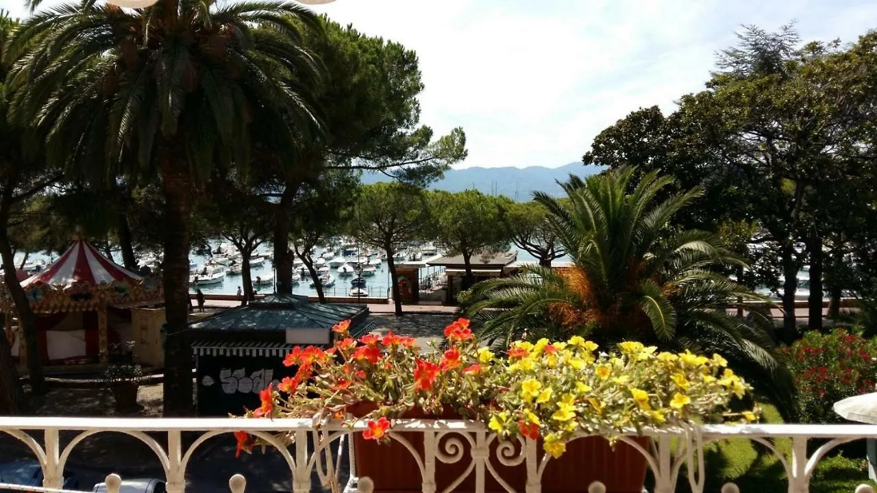 Pensionat Prima Fila Hotell Lerici